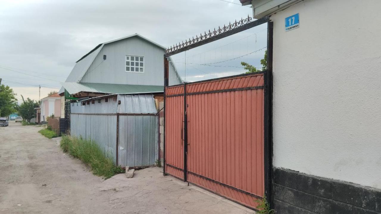 Nomadstan Capsule Hostel Karakol Kültér fotó