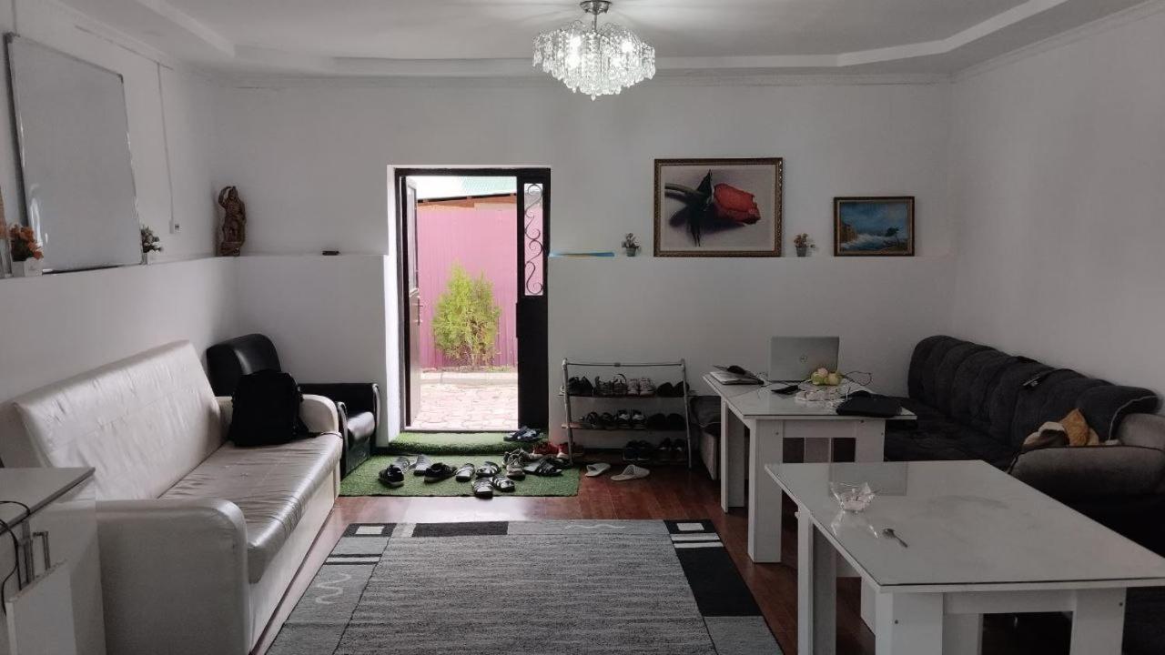 Nomadstan Capsule Hostel Karakol Kültér fotó