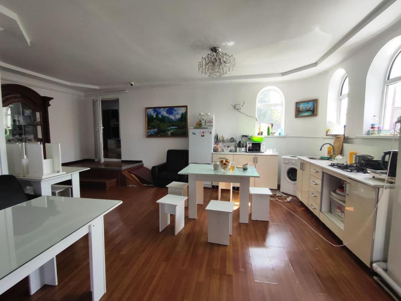 Nomadstan Capsule Hostel Karakol Kültér fotó